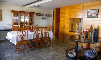 Imagem 4: Excelente imóvel da Moura Dubeux, no bairro de Apipucos, um dos prédios mais luxuosos da c