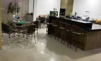 Imagem 4: Casa de esquina reformada no Evidence