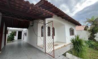 Imagem: CASA EM EXCELENTE LOCALIZAÇÃO - TERRENO