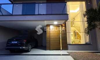 Imagem 2: Excelente sobrado com 205 m2 privativos, 3 dormitórios, 2 suítes e piscina!