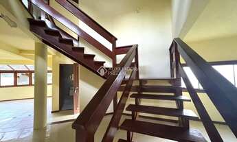 Imagem 2: Imóvel para aluguel tem 490 metros quadrados com 4 quartos em Rio Tavares - Florianópolis