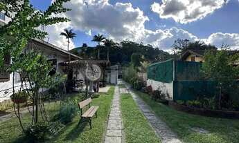 Imagem 3: Casa linear à venda com 3 quartos sendo 1 suíte + edícula, 1.000 m² de terreno em Ermitage