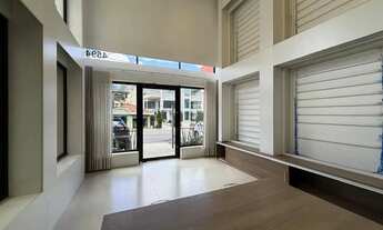 Imagem 3: Salão comercial para venda e Locação - 3 vagas, 4 banheiros