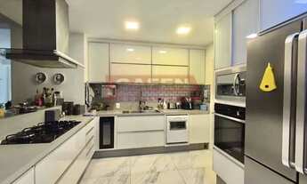 Imagem 3: Apartamento de Luxo Garden, reformado, mobiliado, na Rua Paula Freitas quadra da praia