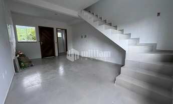 Imagem 4: Sobrado Geminado com Passagem Lateral e Espaço nos Fundos