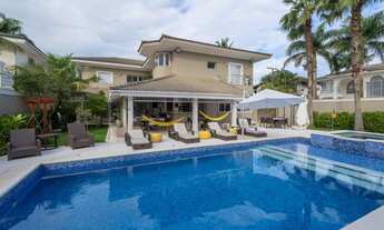 Imagem 3: Casa de condomínio sobrado para venda possui 558 metros quadrados com 5 quartos