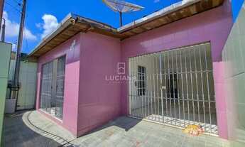 Imagem 2: No centro da cidade! Casa em ótima localização para locação anual