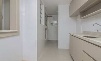 Imagem 6: Apartamento reformado para venda tem 75 m² com 2 dormitórios - em Bela Vista - Porto Alegr