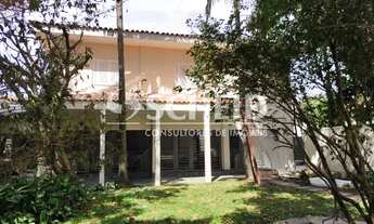 Imagem: Casa de Vila fechada com portão automático