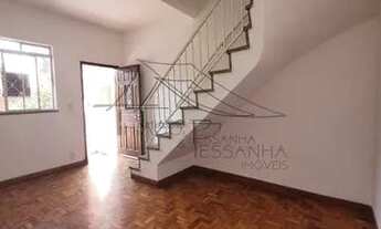 Imagem: Espaçoso sobrado com excelente localização