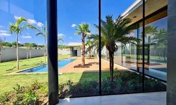 Imagem 5: Casa de condomínio térrea para venda possui 499 metros quadrados com 4 quartos