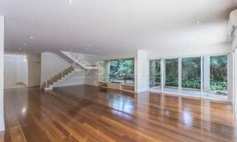 Imagem 4: Excelente casa com 4 dormitórios e quintal com piscina próximo á Avenida Roque Petroni