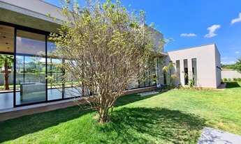 Imagem 6: Casa de condomínio térrea para venda possui 499 metros quadrados com 4 quartos