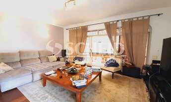 Imagem: Luxuosa casa com piscina e jardim no jardim