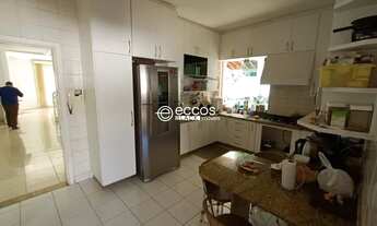 Imagem 7: Casa para aluguel, 5 quartos, 2 suítes, 6 vagas, JARDIM KARAÍBA - Uberlândia/MG