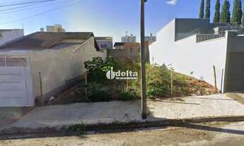 Imagem: Terreno disponível para venda no bairro