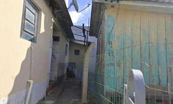 Imagem 3: Vende Casa no Bairro Cavalhada em acesso a poucos metros da Avenida. Construídos 2 residên