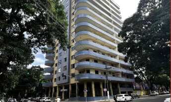 Imagem: Ed. UIRAPURU em frente à Praça Batista