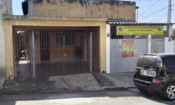 Imagem: 3 casas com 3 cômodos cada uma e 2 vagas