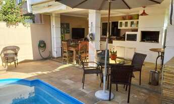 Imagem 1: Linda Casa 4 quartos com piscina e área gourmet em condomínio, Oportunidade !