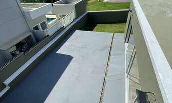 Imagem 2: Casa de condomínio para venda tem 235 metros quadrados com 3 quartos