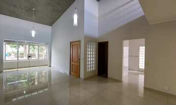 Imagem 2: Casa Sobrado no Jardim Karaiba, 273m², 04 Quartos, 01 Suíte, 02 Vagas de Garagem