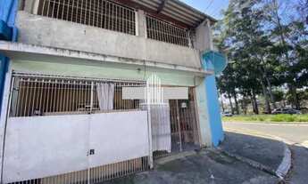 Imagem: Casa á venda com terraço e 02 salões