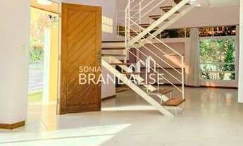 Imagem 5: Localizada em um bairro tranquilo e seguro, essa casa com 3 dormitórios (1 suíte) é uma ót