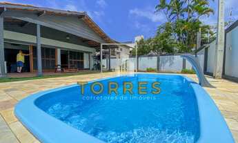 Imagem: Linda casa de veraneio à venda na esquina