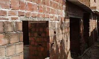 Imagem: Vende-se CASA em construção