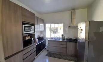 Imagem 6: Casa térrea composta de 2 dormitórios e com piscina no centro de imbé