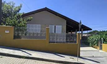 Imagem: Casa de esquina Rua Canadá - Petrópolis