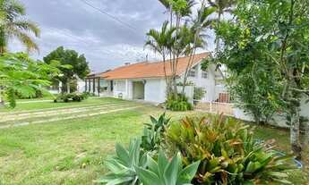 Imagem 3: Elegance Imóveis: Belíssima casa térrea com 4 dormitórios, sobre 2 terrenos, em ótima loca