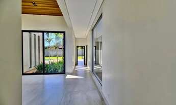 Imagem 3: Casa de condomínio térrea para venda possui 499 metros quadrados com 4 quartos