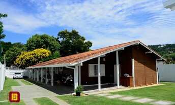 Imagem 4: Oportunidade no Village!! Casa com amplo terreno em alvenaria revestida em madeira