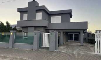 Imagem 2: CASA NOVA PÉ NA AREIA! MOBILIADA E DECORADA NO CENTRO DE IMBÉ! REF: 5549