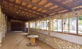 Imagem: CASA COM 3 SUÍTES COM TERRENO 866m2. FRENTE