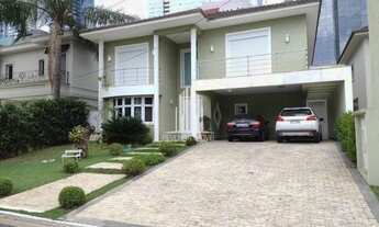 Imagem 2: Casa de 365m² com 4 quartos sendo 2 suítes, 4 banheiros e 4 vagas de garage em Barueri, A