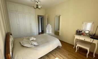 Imagem 2: Apartamento espaçoso, iluminado e ventilado com 3 dormitórios, sendo 1 suíte, armários emb