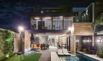 Imagem 7: Casa de condomínio para venda tem 450 metros quadrados com 4 quartos