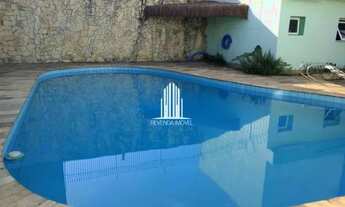 Imagem 4: Área total 750 m² Área útil 608 m² Quartos 5 Banheiros 8 Garagens 10