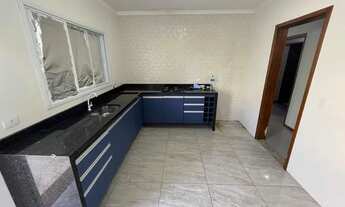 Imagem 3: Térrea ao lado do comercio e da USP