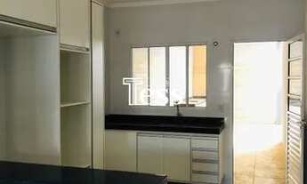 Imagem 6: ALUGA - Casa Térrea Padrão com 3 dormitórios 2 banheiros churrasqueira 2 vagas bairro Vila