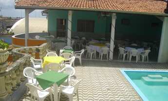 Imagem 4: Sobrado para venda possui 350 metros quadrados com 6 quartos em Farol - Maceió - AL