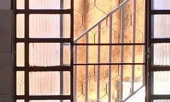 Imagem 5: Aluga se casa de 2 quartos copa conjulgada com sala cozinha grande um banheiro