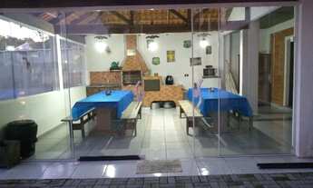 Imagem 2: 4 sobrados com piscina em dois terrenos juntos