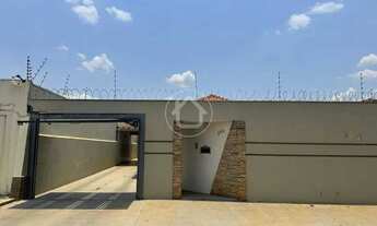 Imagem: CASA COM 03 QUARTOS SENDO 01 SUÍTE