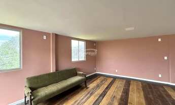 Imagem 2: Imóvel com 02 dormitórios, sendo 01 suíte, sala de estar, cozinha e sala de jantar conjuga