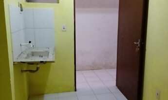 Imagem 2: Casa Kitinete 1/4 já com água e luz