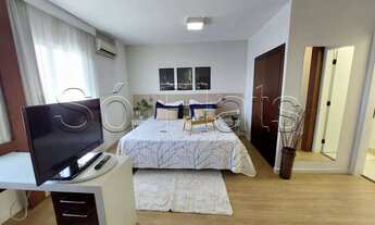 Imagem 7: Flat em Alphaville com excelente localização próx de vias de acesso p/ SP. Com entrada ime